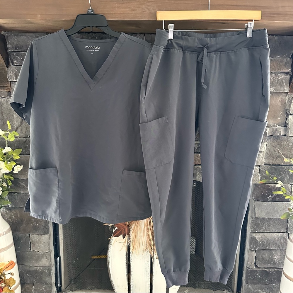 Mandala Women's Gray Scrub Pantsuit Set - V-Neck Top & Drawstring Jogger